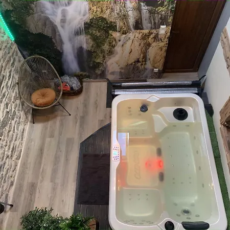 Petite Maison Chaleureuse Avec Jacuzzi Privatif Savigny-sous-Malain Buitenkant foto