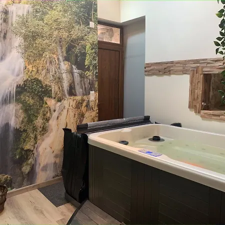 Petite Maison Chaleureuse Avec Jacuzzi Privatif Savigny-sous-Malain Buitenkant foto